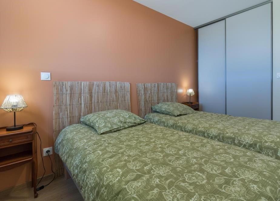 Hotel Domaine Le Caprougeat Daux Esterno foto